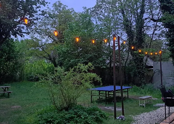 Szentendrei Sziget, Modern Fahaz, Telen Is