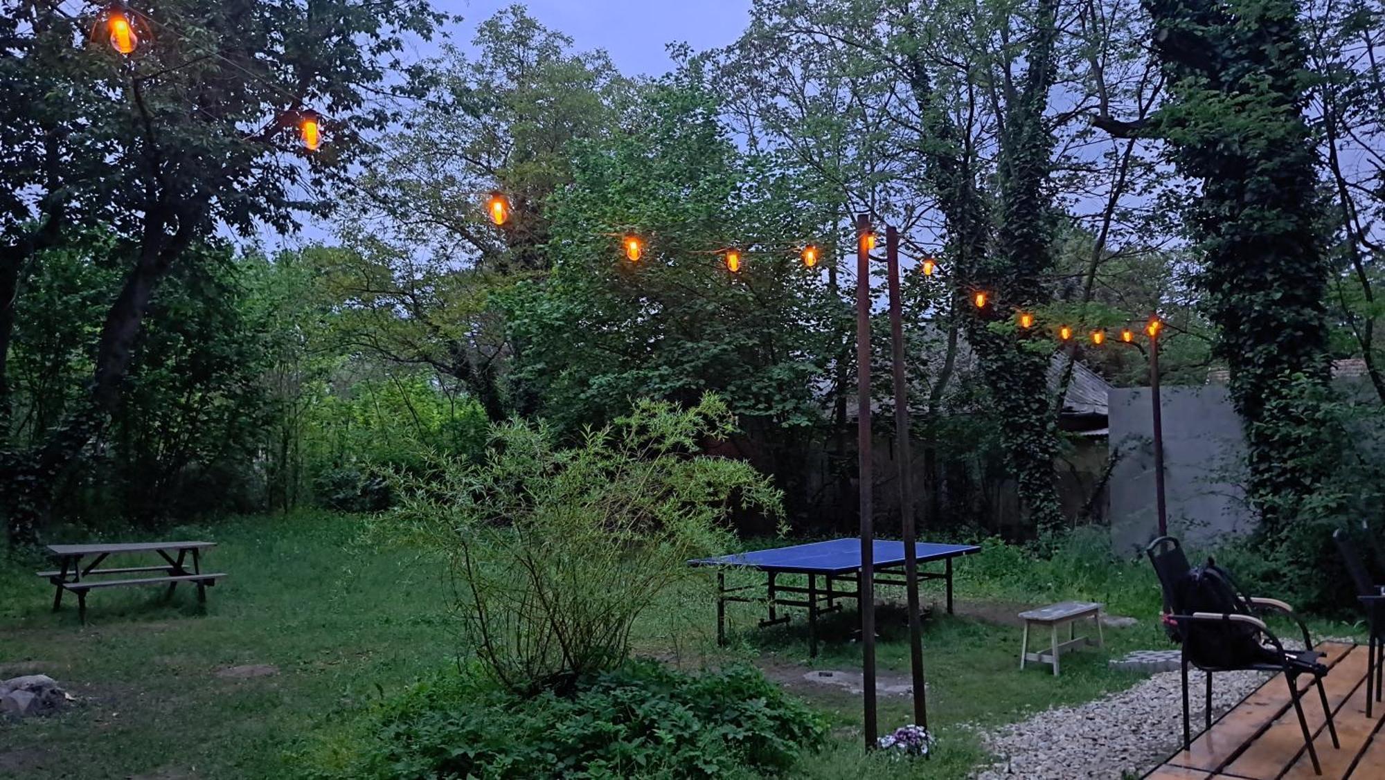 Szentendrei Sziget, Modern Fahaz, Telen Is * Szigetmonostor
